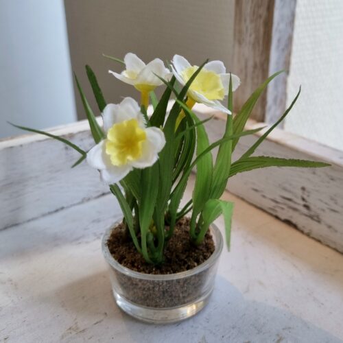 Påskeliljer i glaspotte – fine hvide blomster