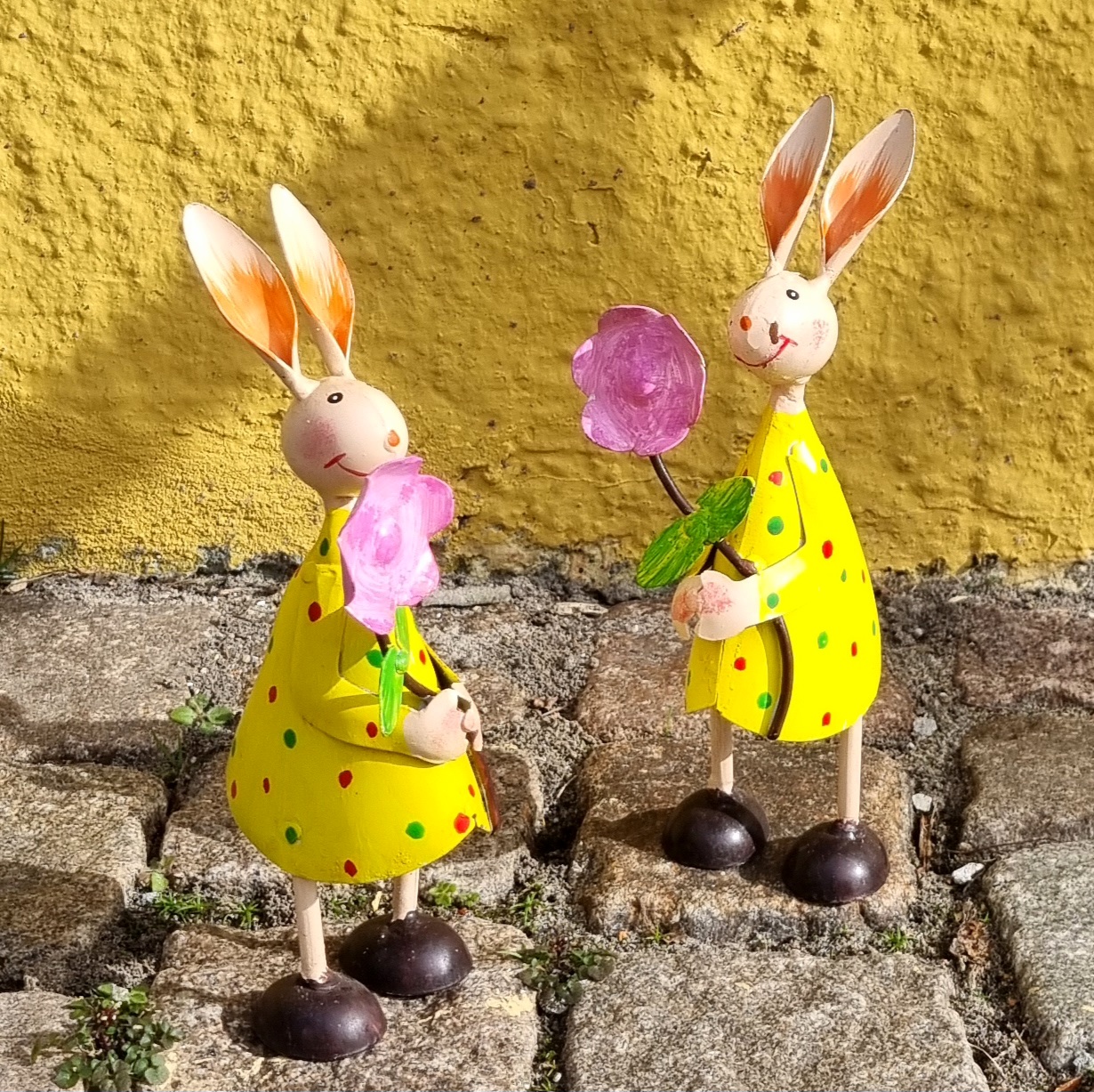 Søde påske harer med blomst - håndlavet og recycled