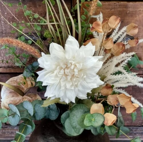 Stor hvid Dahlia - flot blomsterstilk