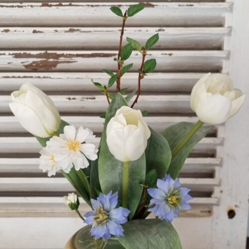 Fredags buket med hvide Tulipaner