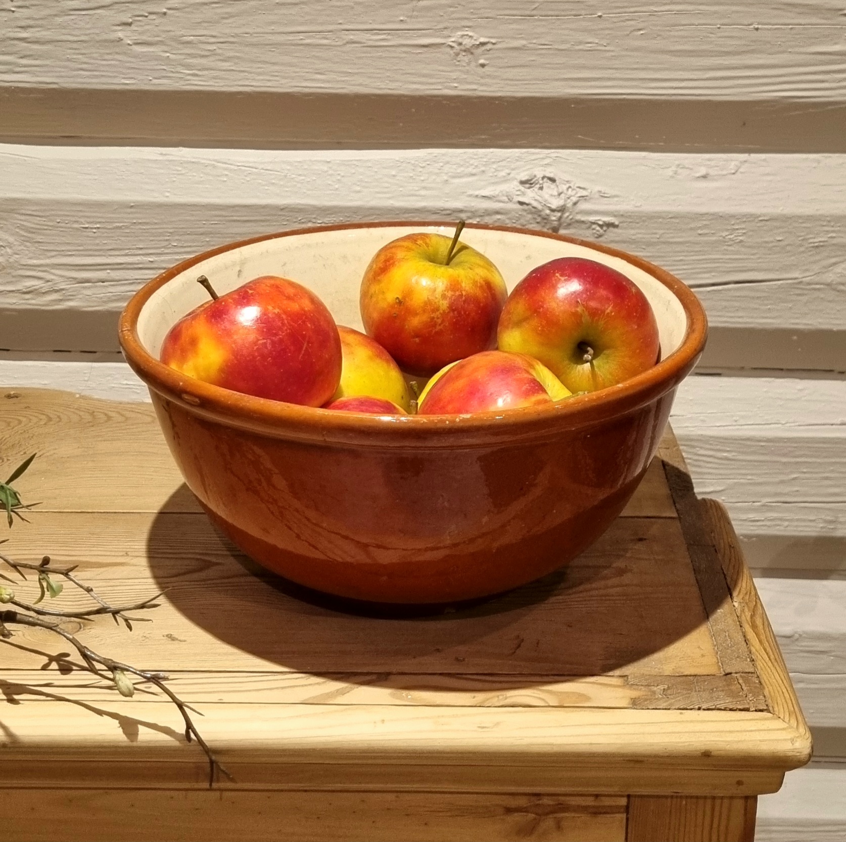 Flot gammel lerskål