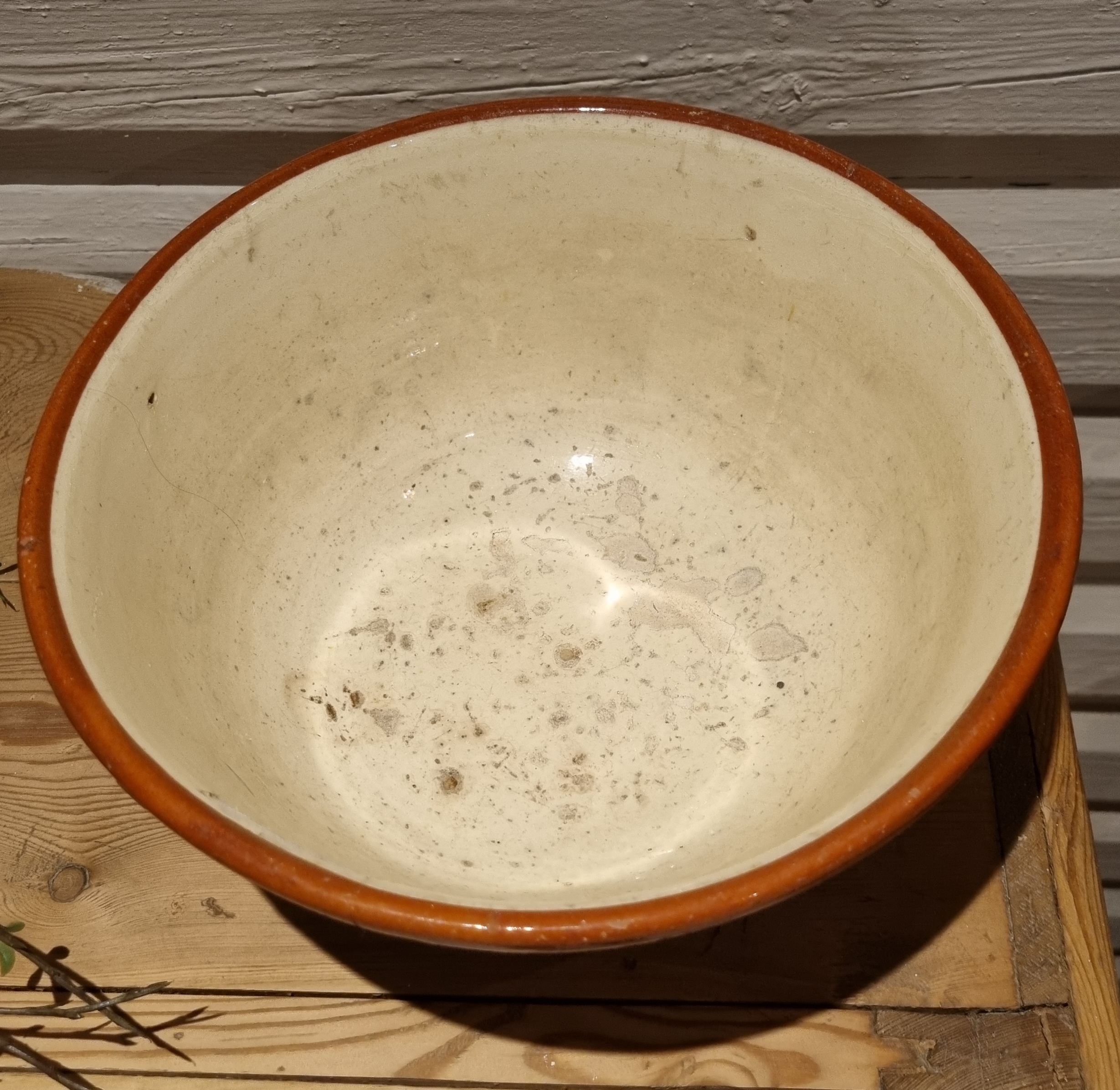 Flot gammel lerskål