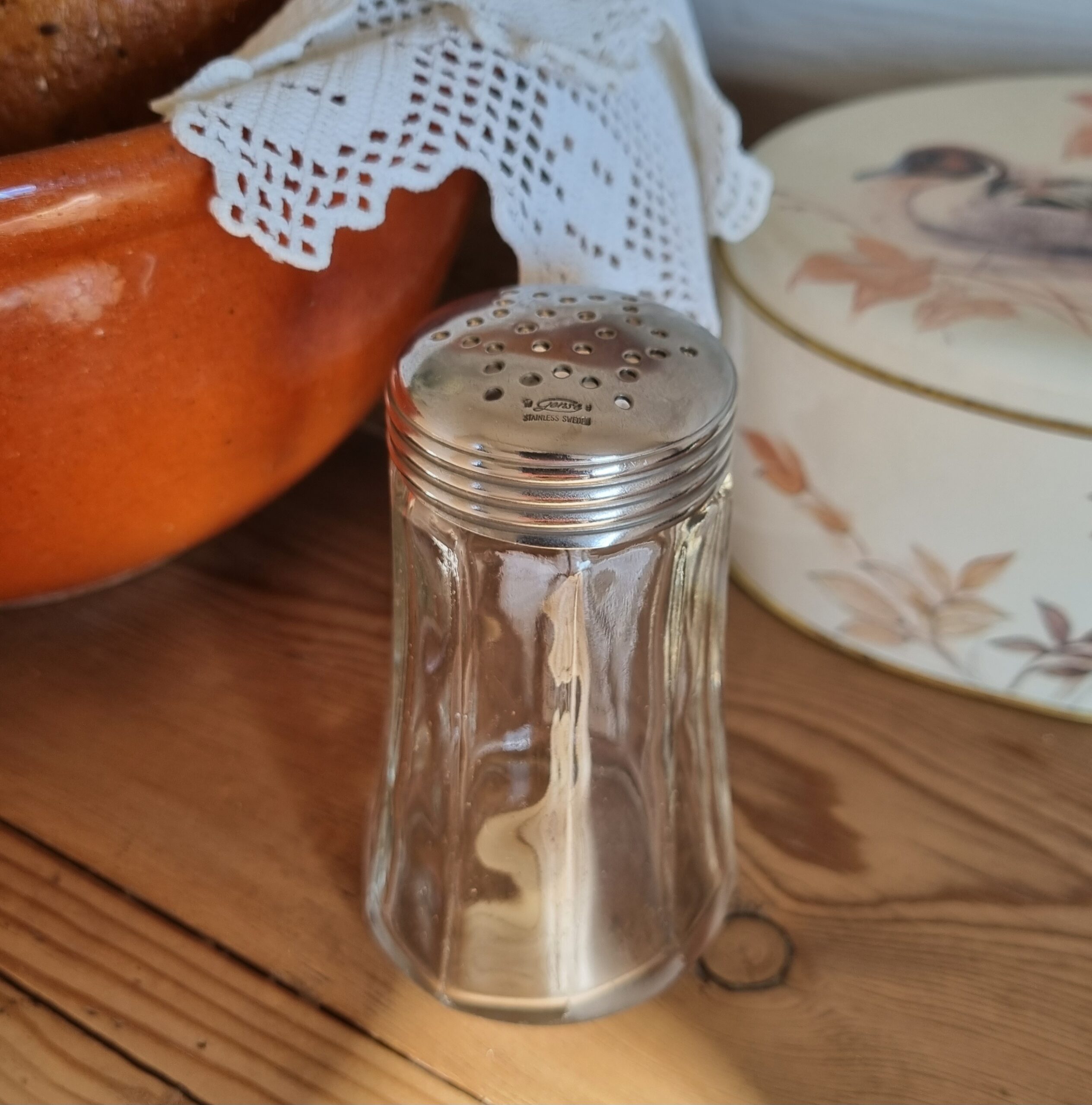 Sød strøer i smukt glas med fin top