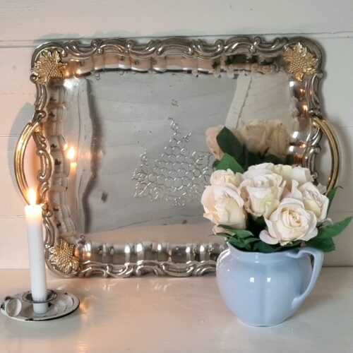 Romantisk metal bakke med fine detaljer