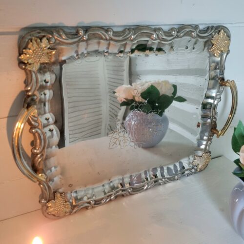 Romantisk metal bakke med fine detaljer