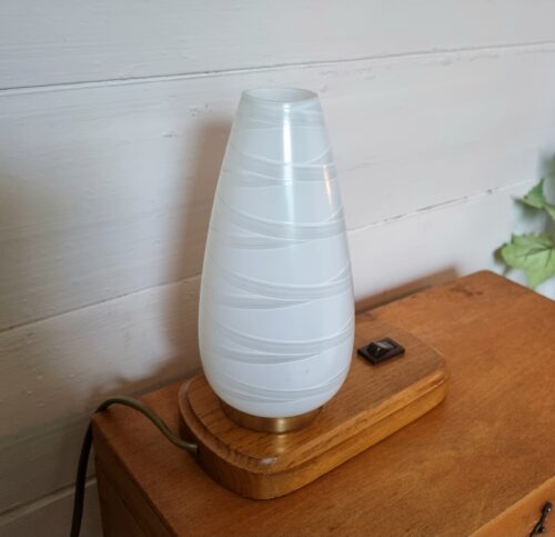 Retro bordlampe i træ