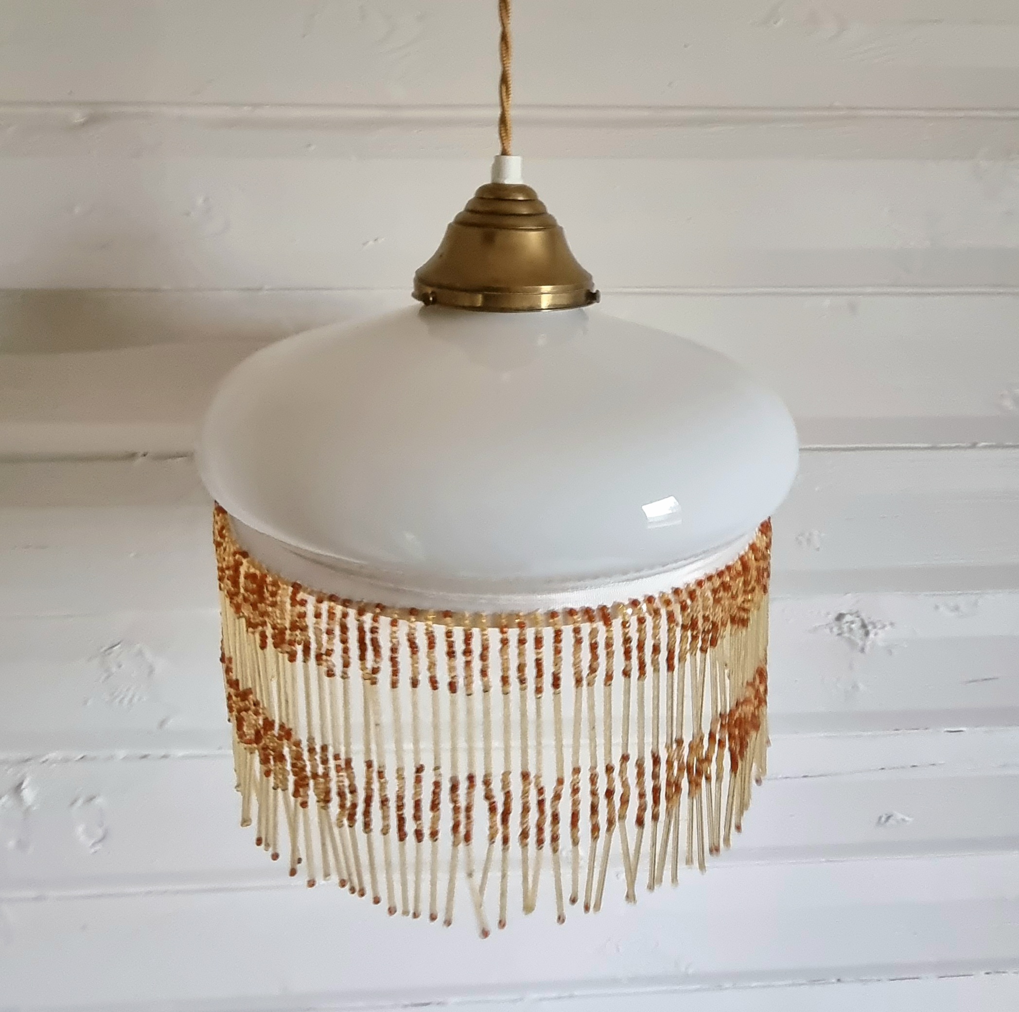 Romantisk loftlampe med fine perler og glasskærm
