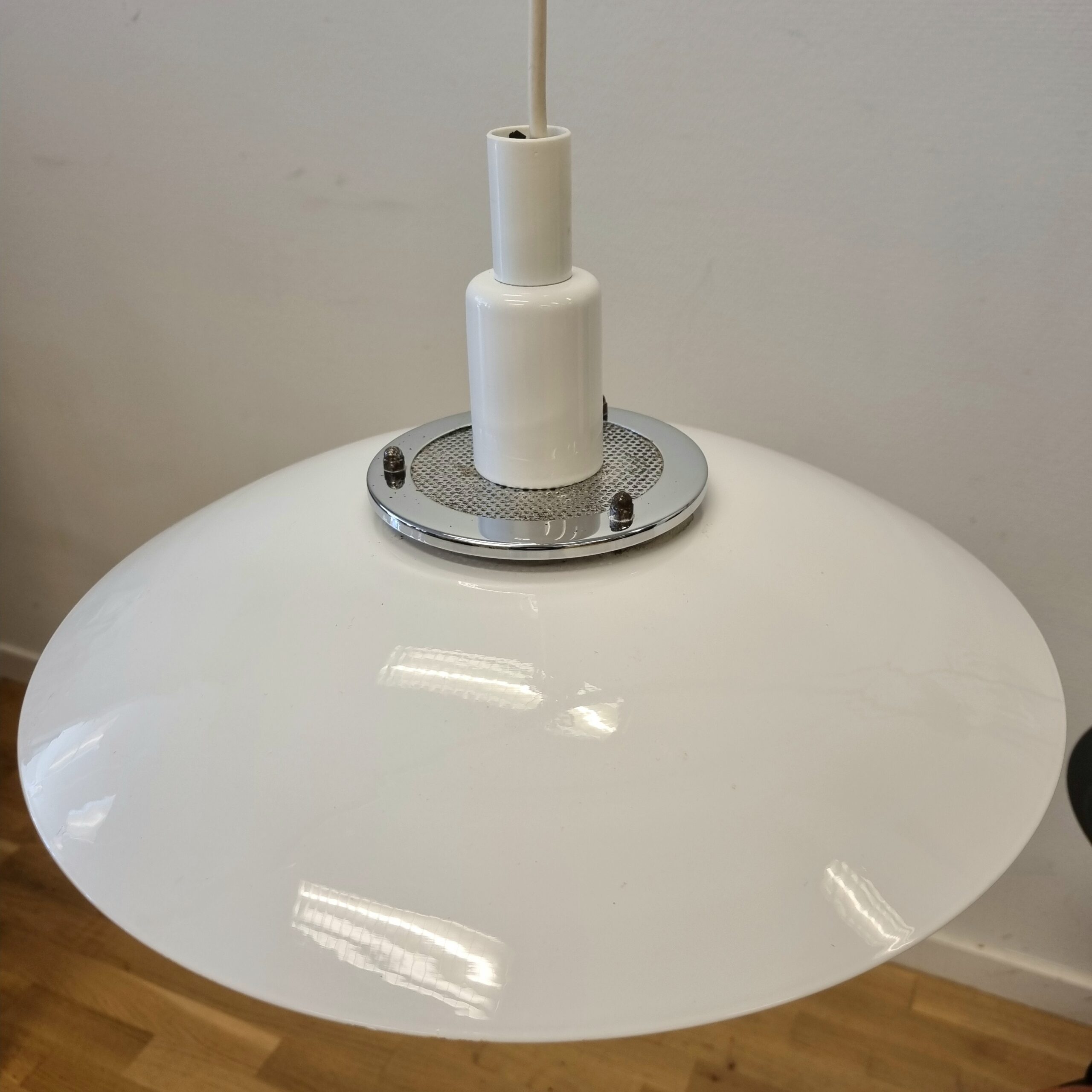 Flot loftlampe i hvidt metal