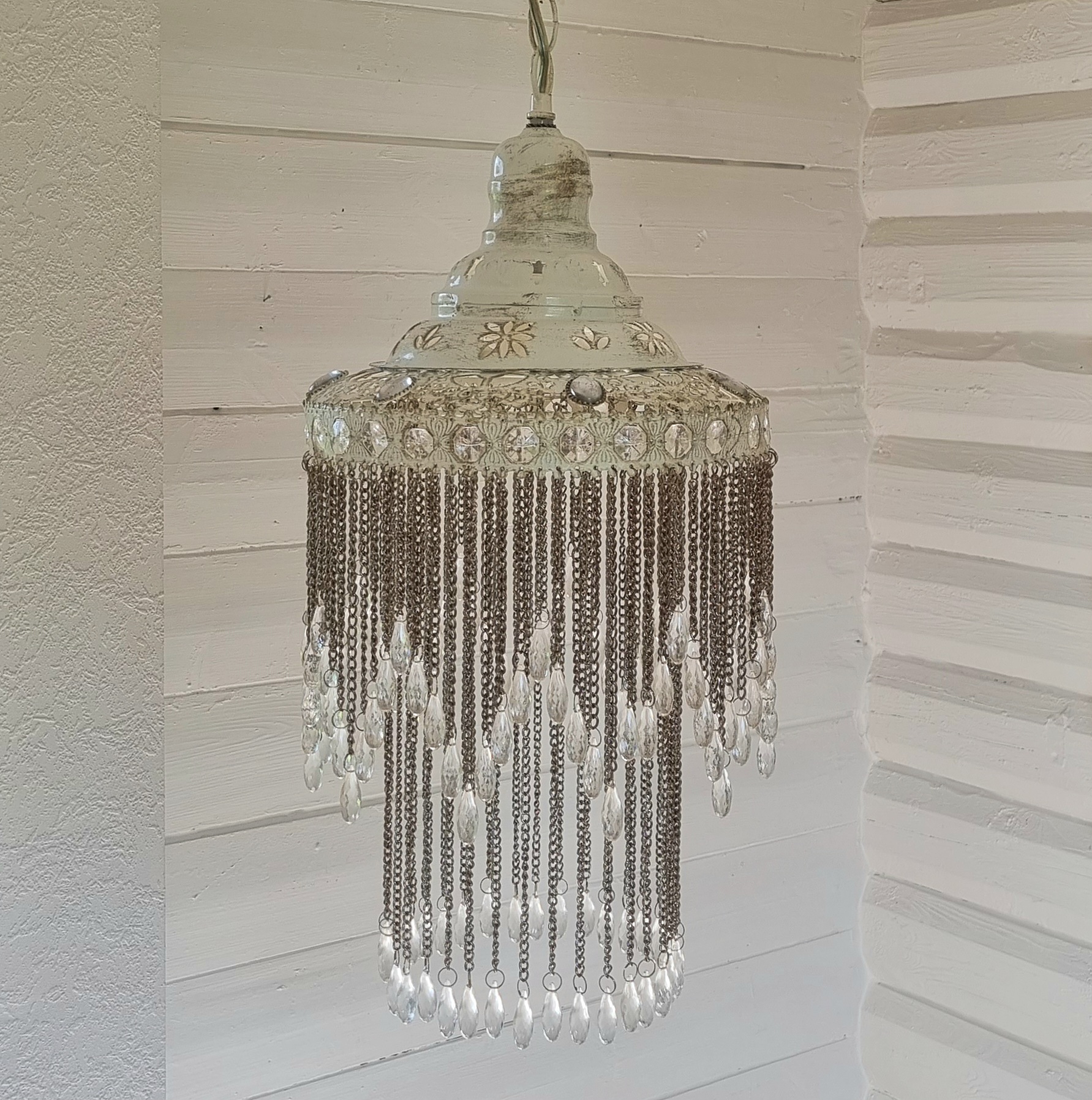 Romantisk loftlampe med smukke prismer