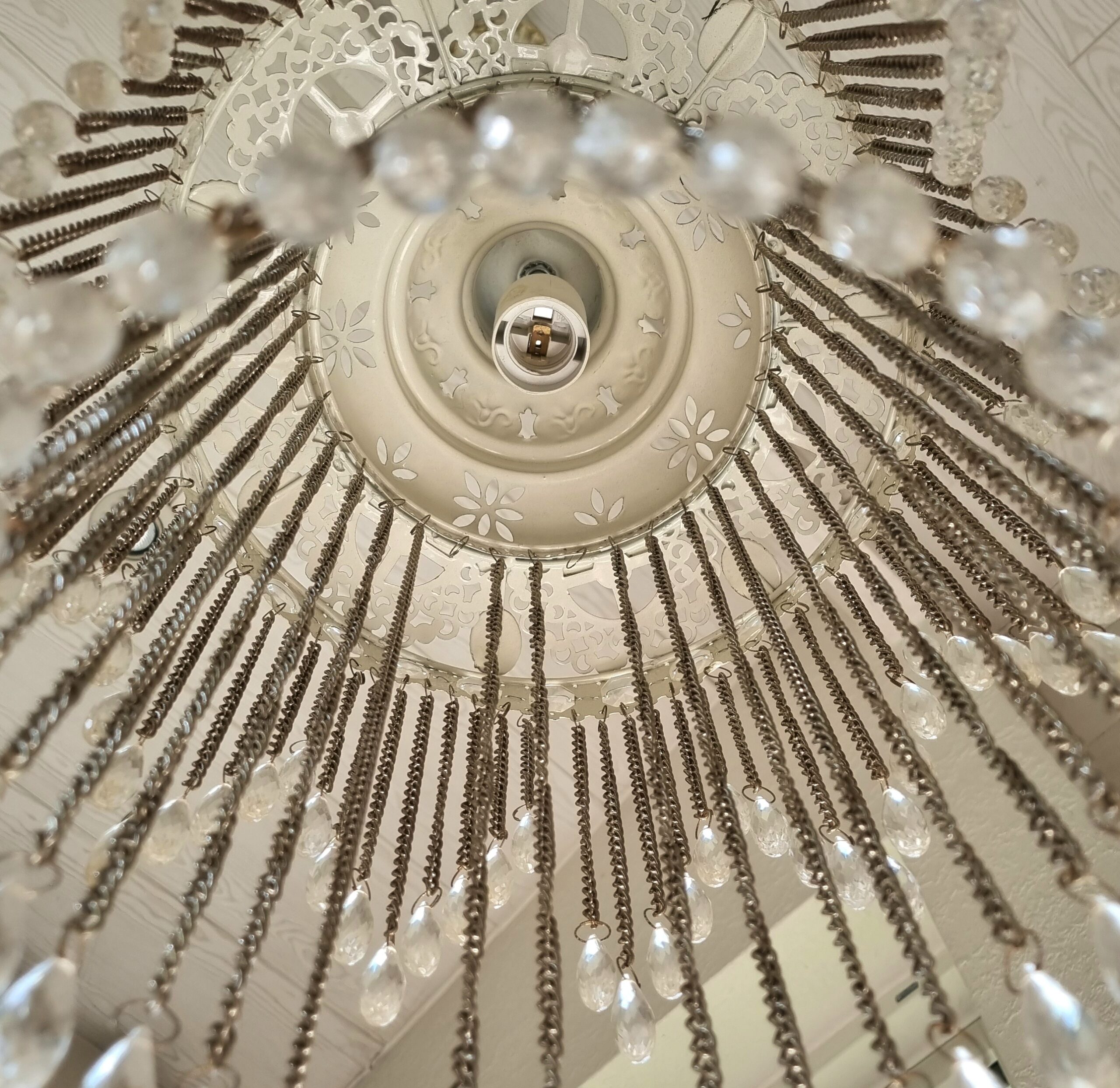 Romantisk loftlampe med smukke prismer