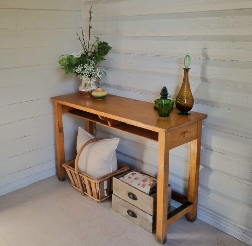 Flot gammelt skolebord i fin stand