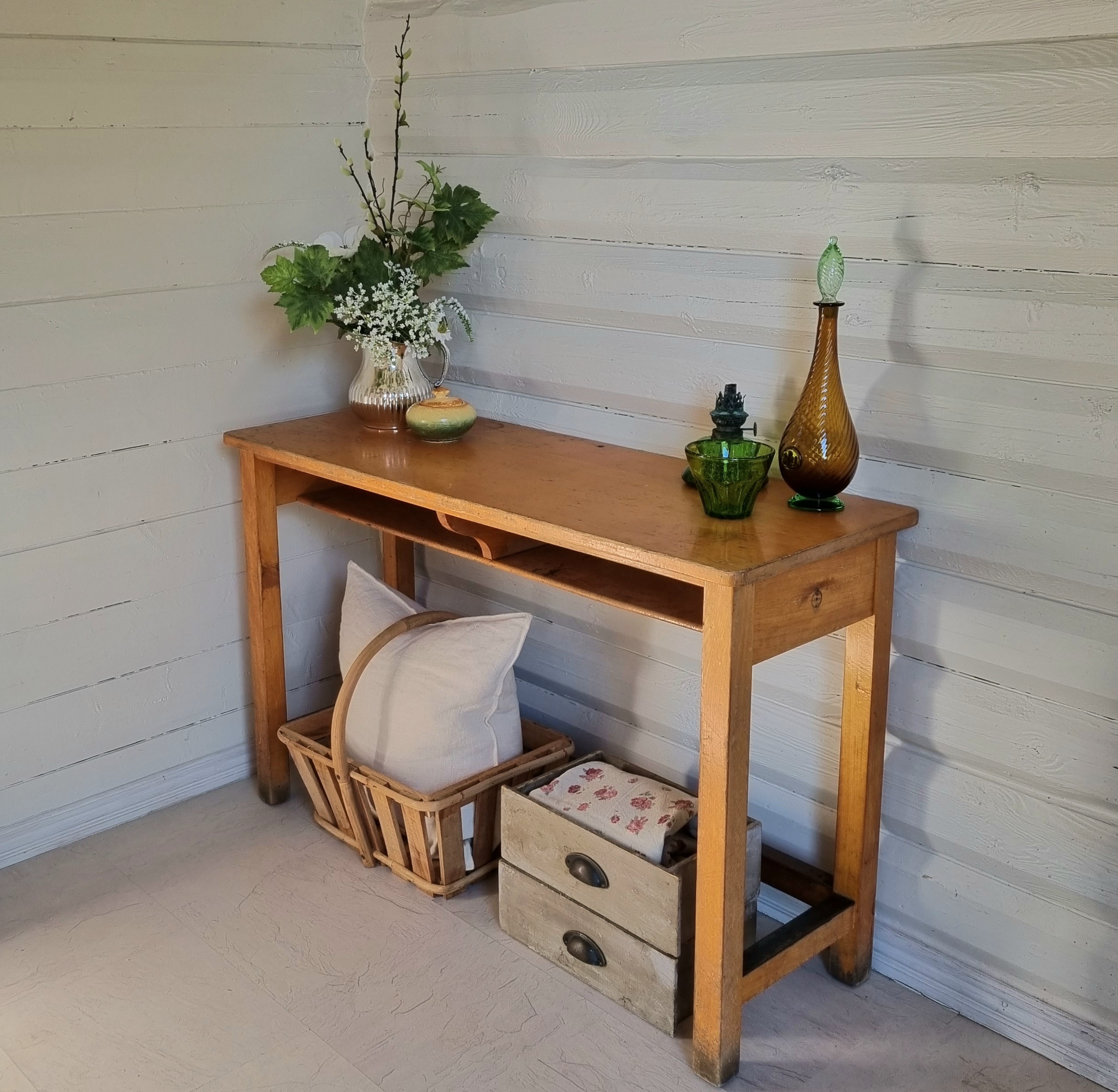 Flot gammelt skolebord i fin stand