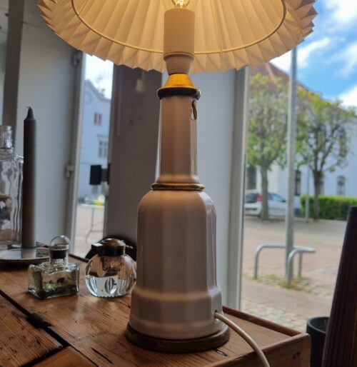 Smuk hvid Heiberg bordlampe
