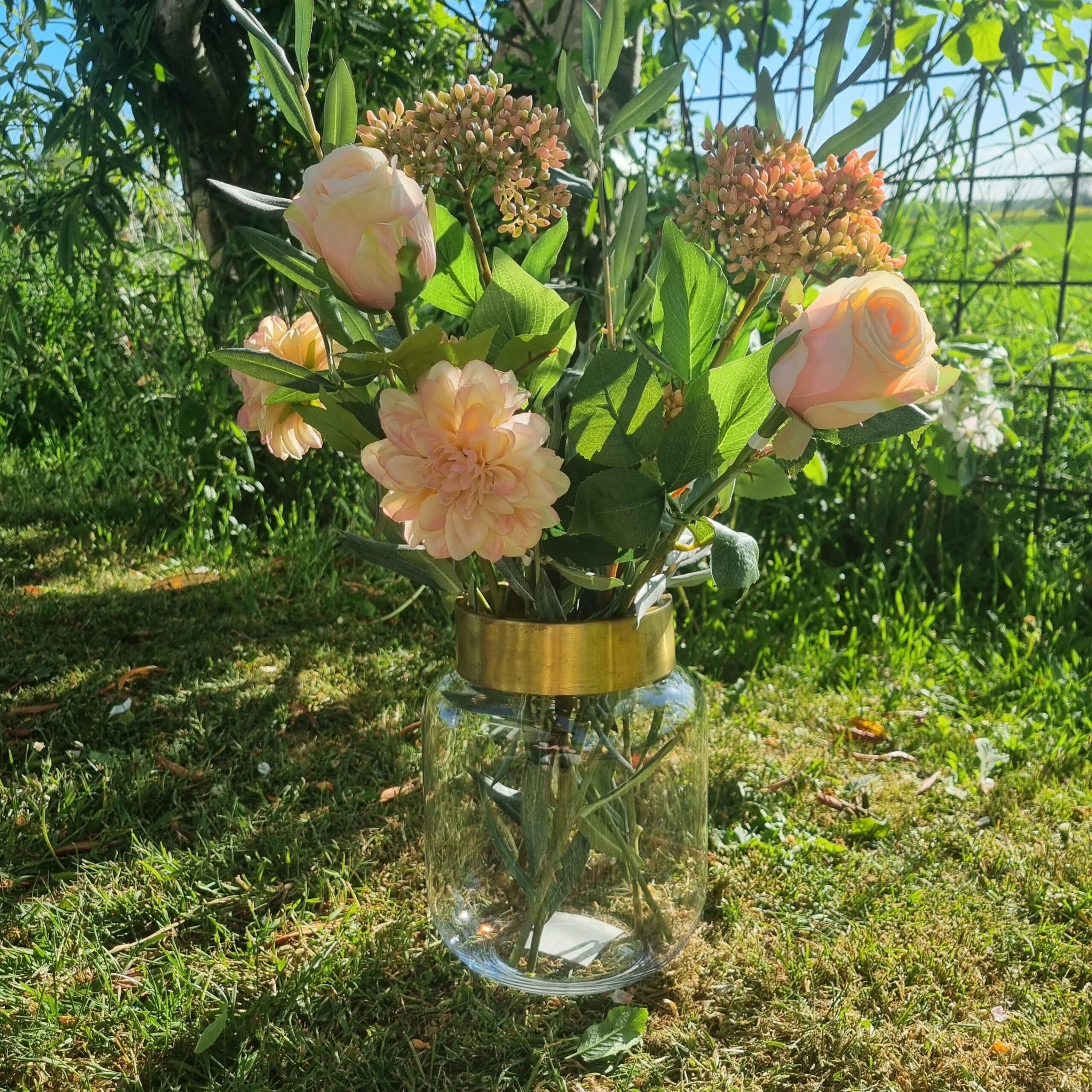 Glasvase med messing kant - enkel og rummelig