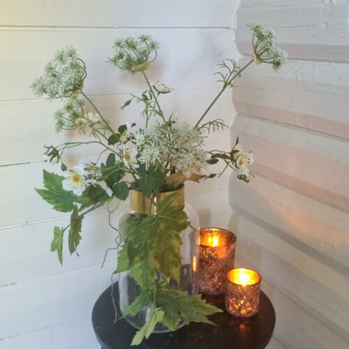 Glasvase med messing kant – enkel og elegant