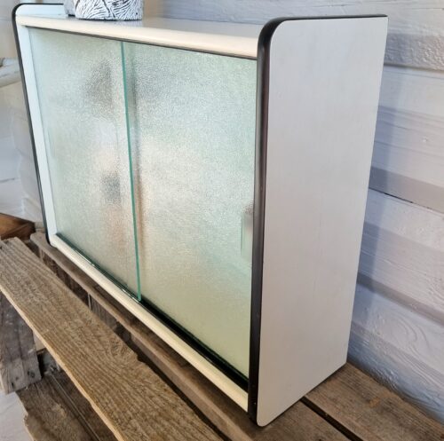 Flot retro medicinskab
