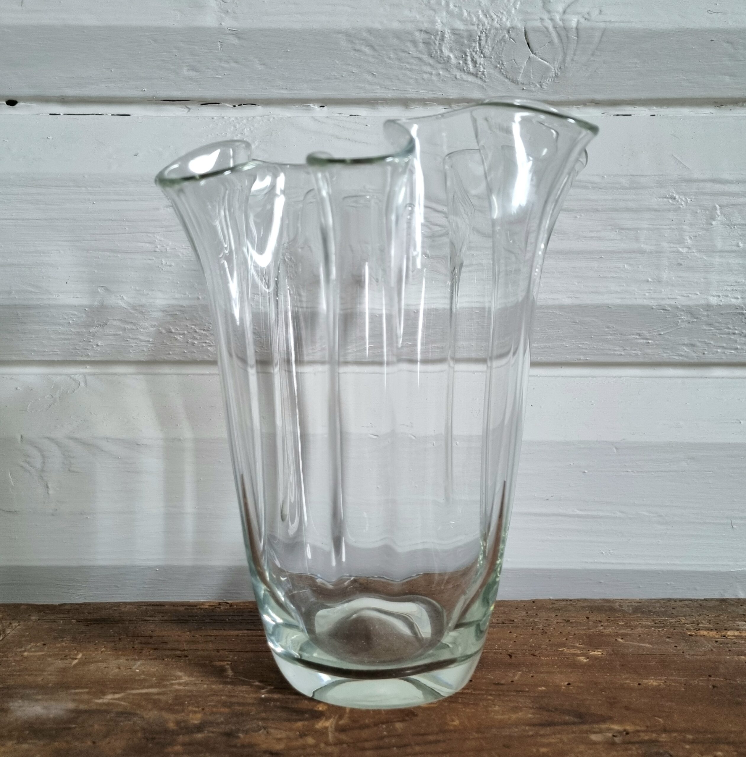 Tulipan vase i elegant facon - i fin stand