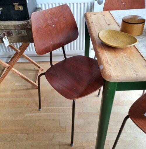 Flot retro skolestol