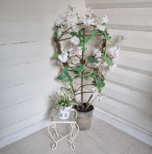 Fint lille blomsterbord