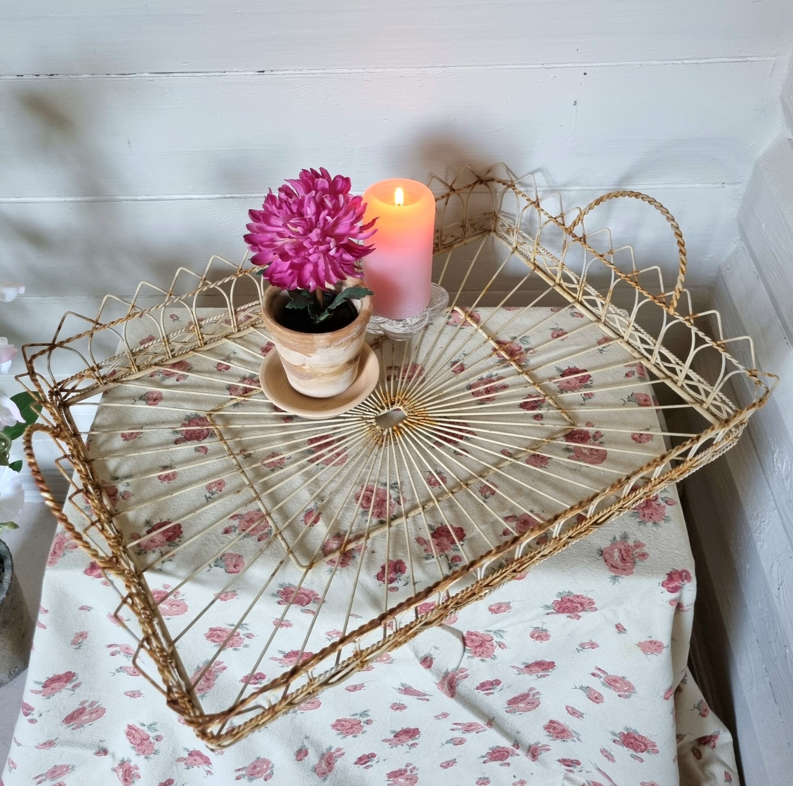 Stor tråd bakke med flot patina