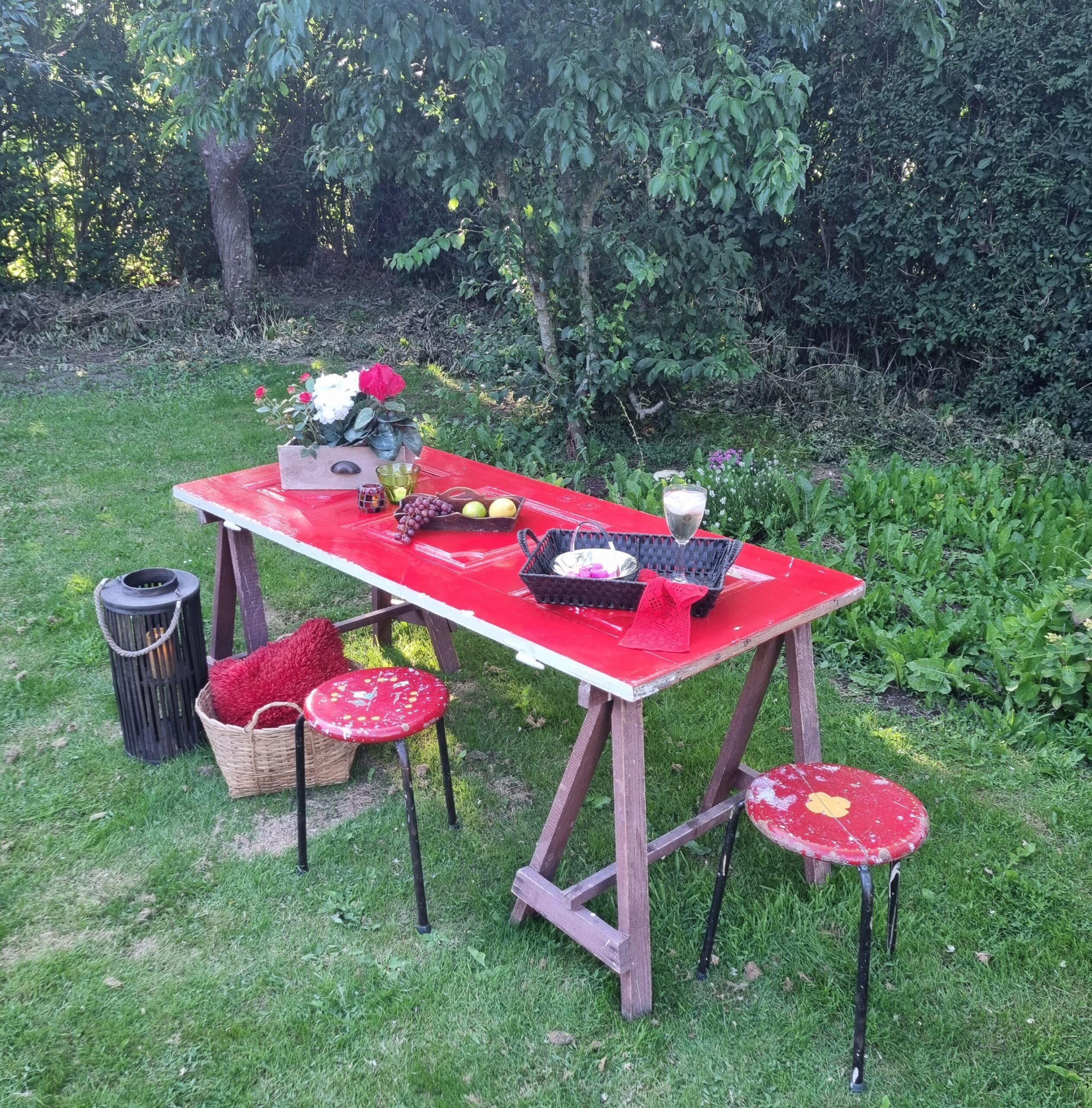 Gammel fyldningsdør med 2 bord bukke