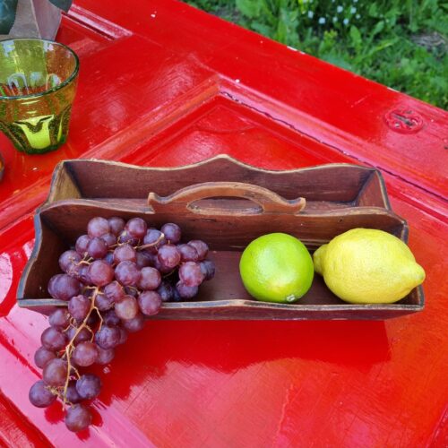 Elegant gammel træbakke med inddeling og skøn patina