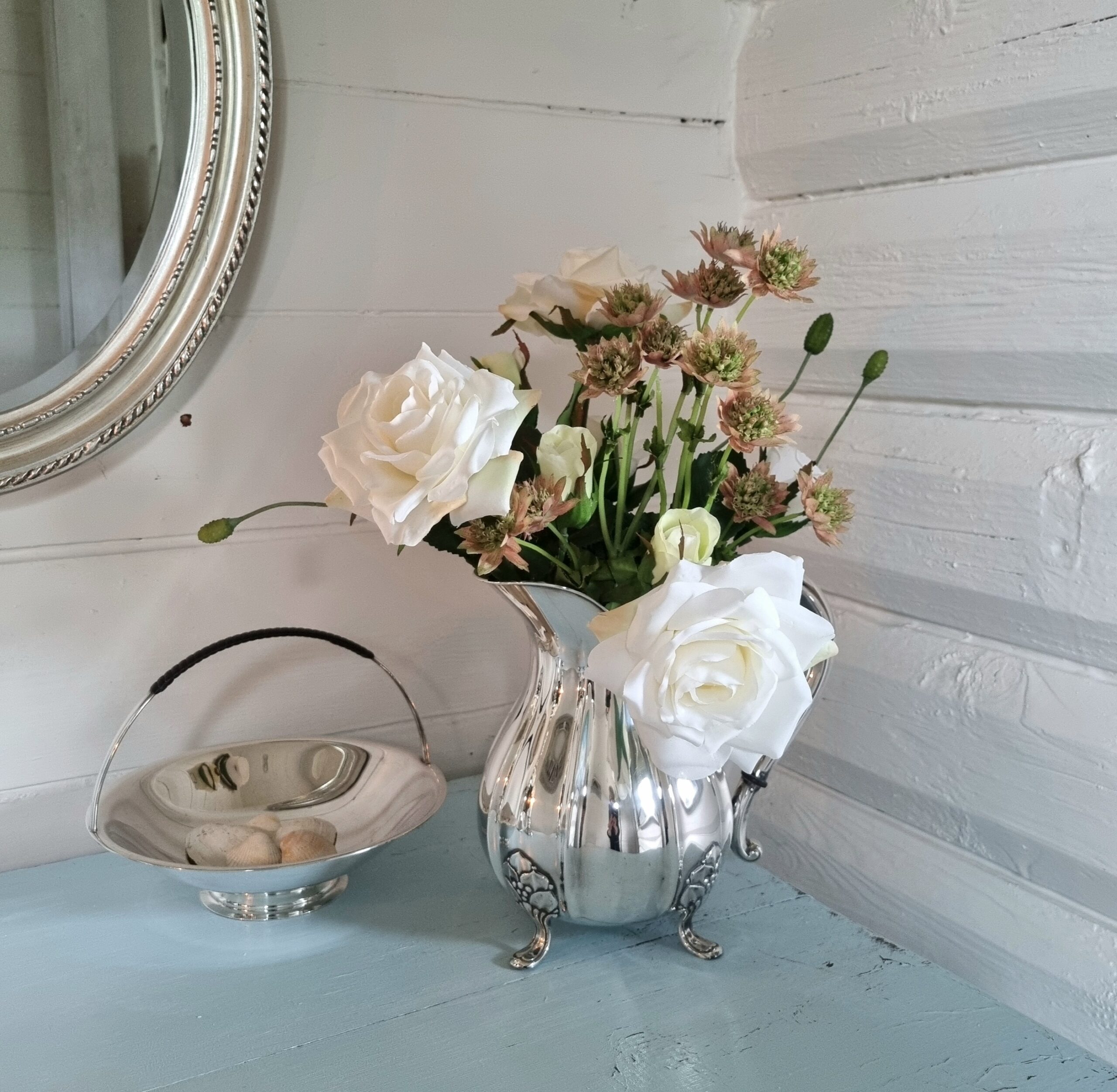 Smukke hvide roser og Stjerneskærm