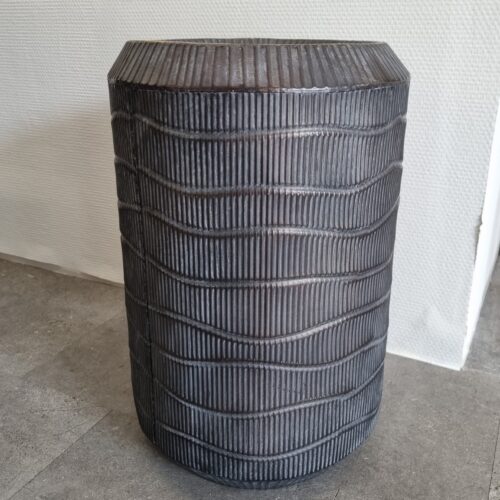 Stor gulvvase i metal – flot rustik