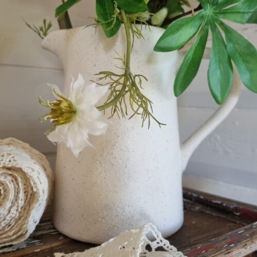 Smuk hvid kande – enkel og elegant