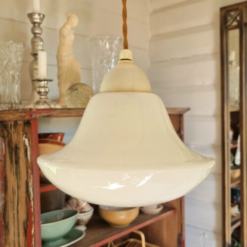 Sød gammel loftlampe med glasskærm og ny snoet stofledning