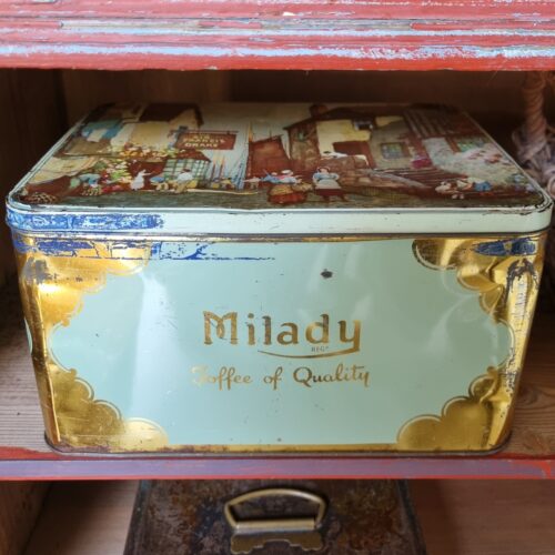 Smuk gammel engelsk dåse med fin patina og sjæl