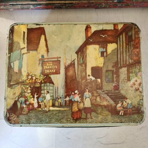 Smuk gammel engelsk dåse med fin patina og sjæl