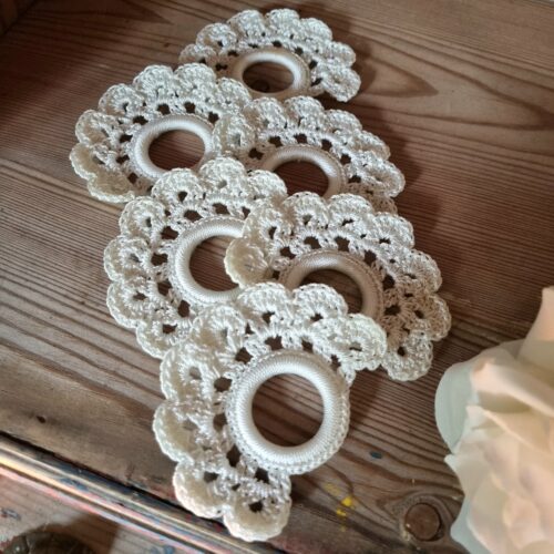 Servietringe hæklet i fint mønster – sæt 6 stk.