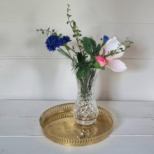 Romantisk messing bakke med flot hulmønster