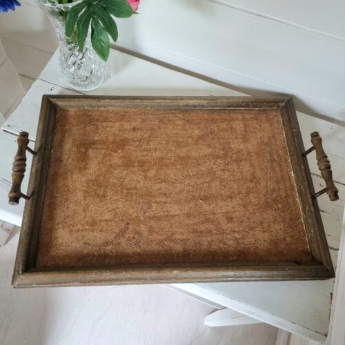 Fin gammel træbakke med greb