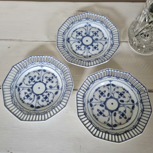 Søde tyske Musel kagetallerkener med hulmønster – sæt 3 stk.