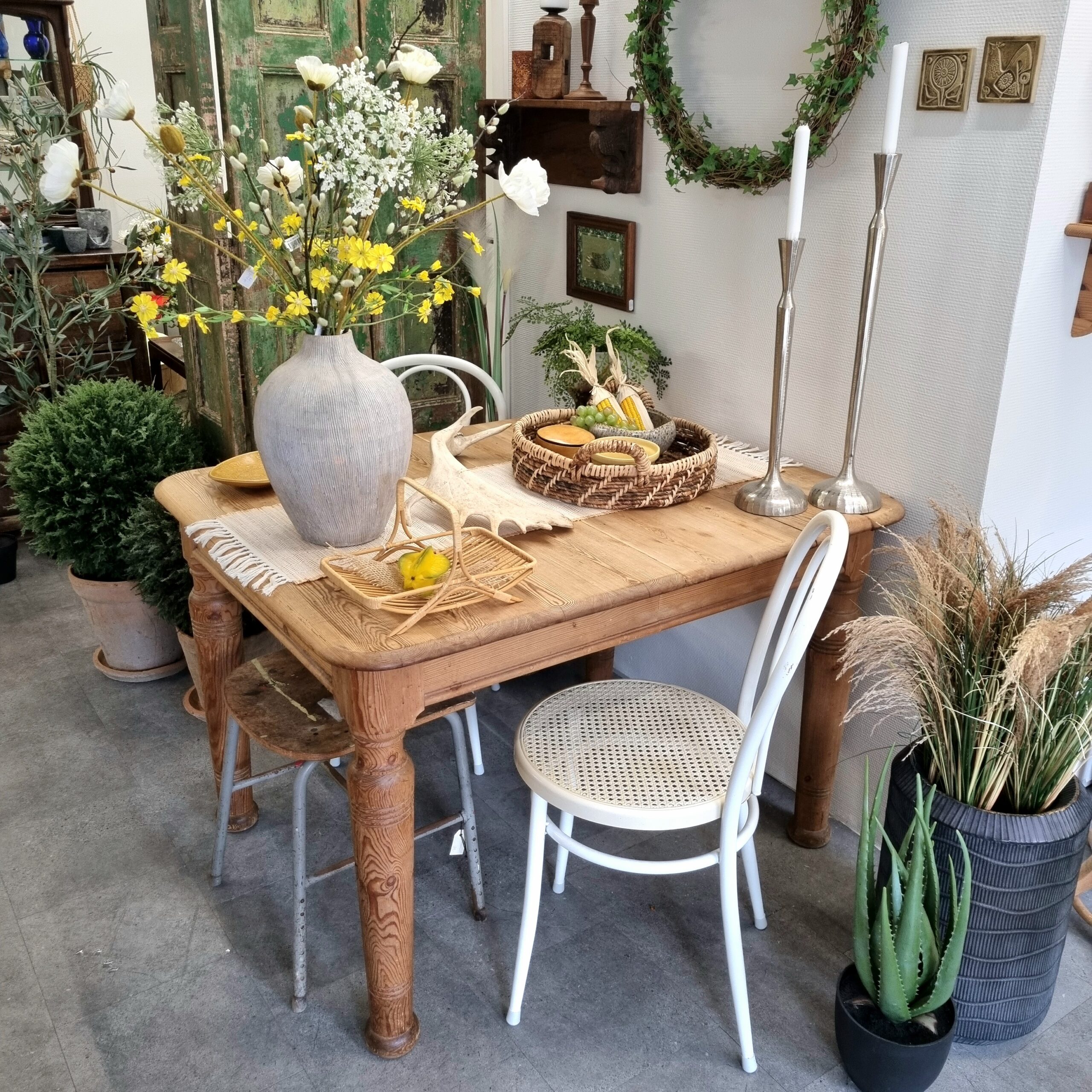 Flot gammelt bord med 3 tillægsplader