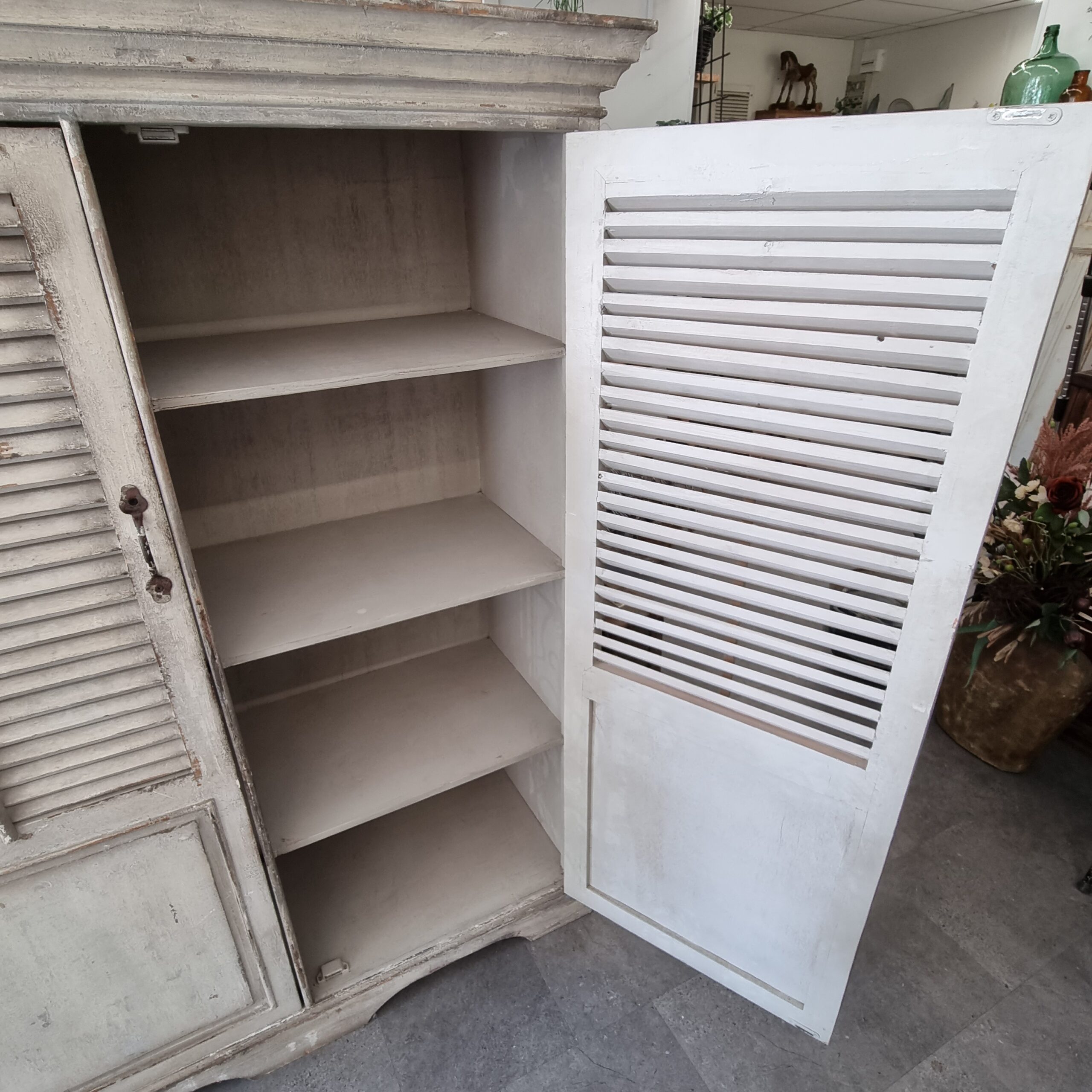 Stort rustikt skab med fin afskalnings effekt - Billede 4