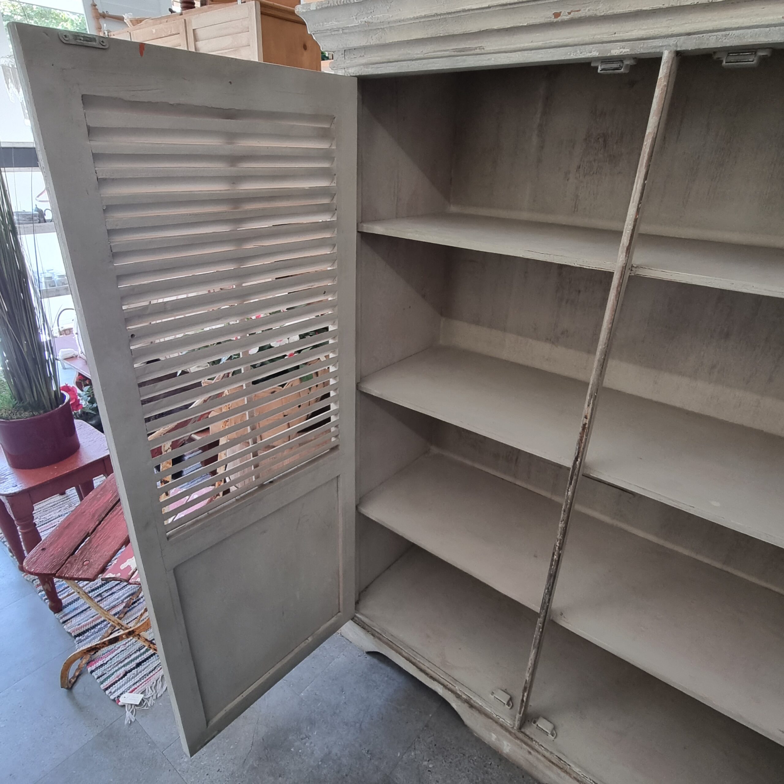 Stort rustikt skab med fin afskalnings effekt - Billede 5