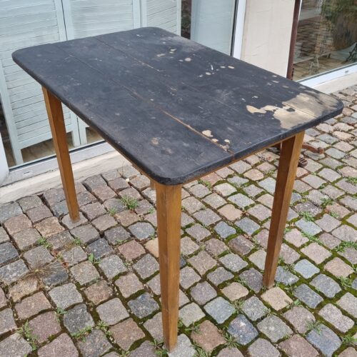 Gammelt svensk bord med skøn patina