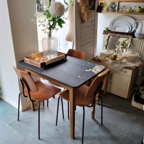 Gammelt svensk bord med skøn patina