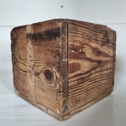 Antikt svensk skæppemål smukt patineret