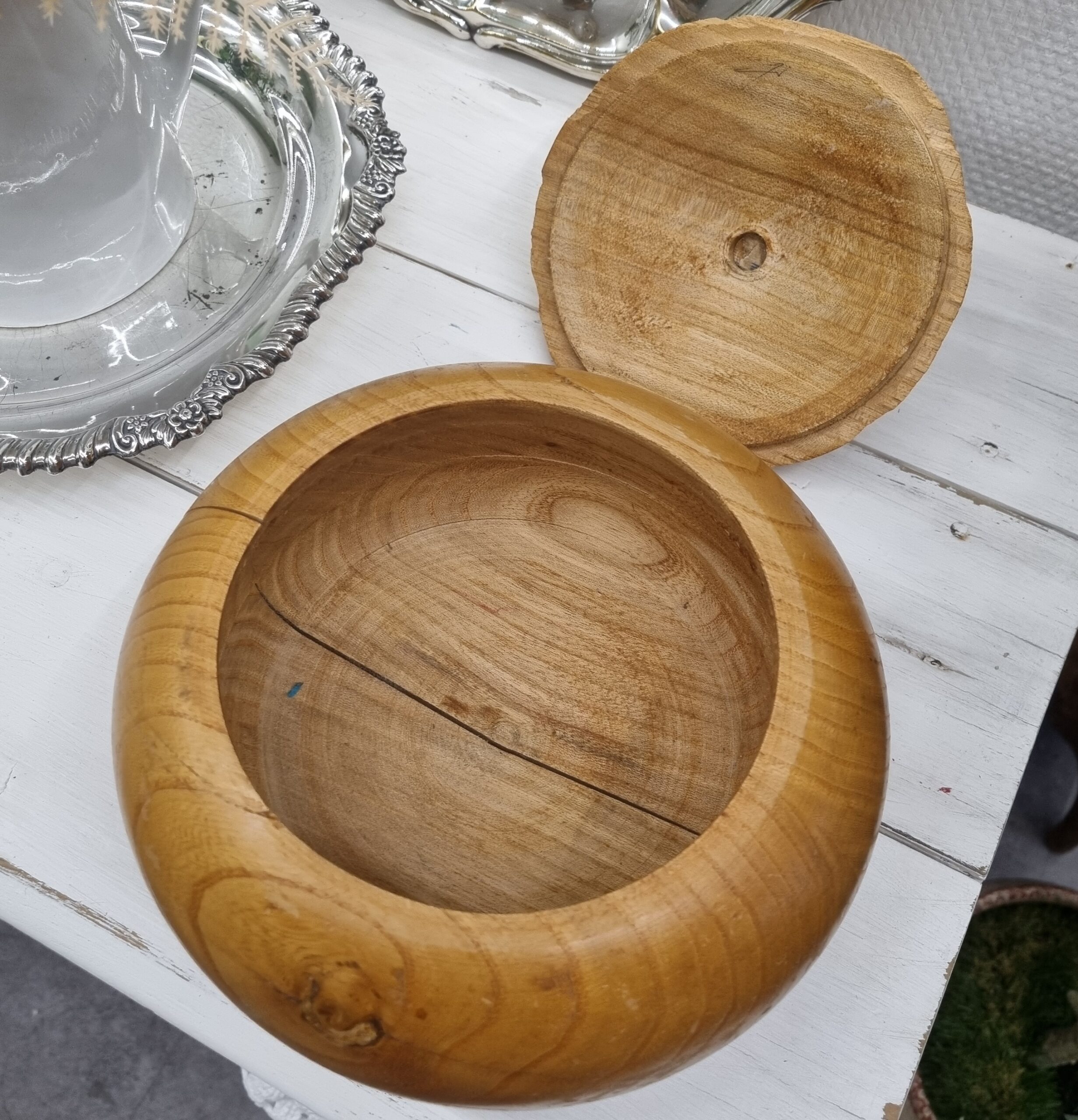 Antik svensk trækrukke med låg