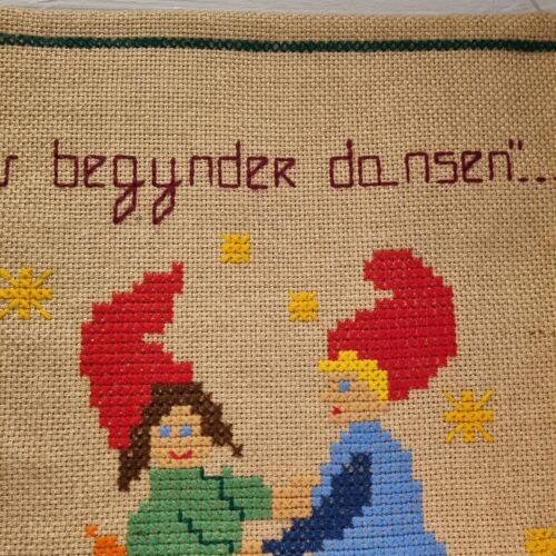 Fint Jule ophæng med søde broderier