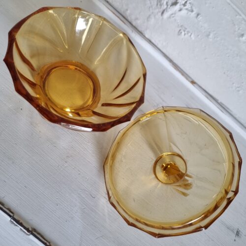 Smuk ravfarvet glas krukke med låg