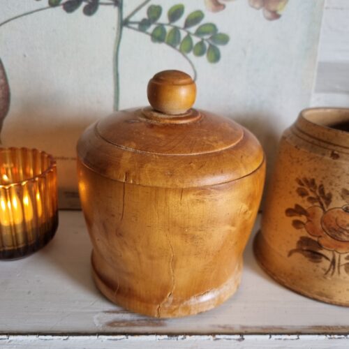 Antik svensk træ krukke med låg