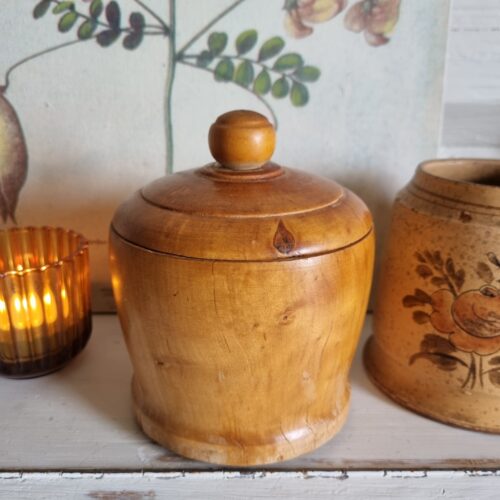 Antik svensk træ krukke med låg