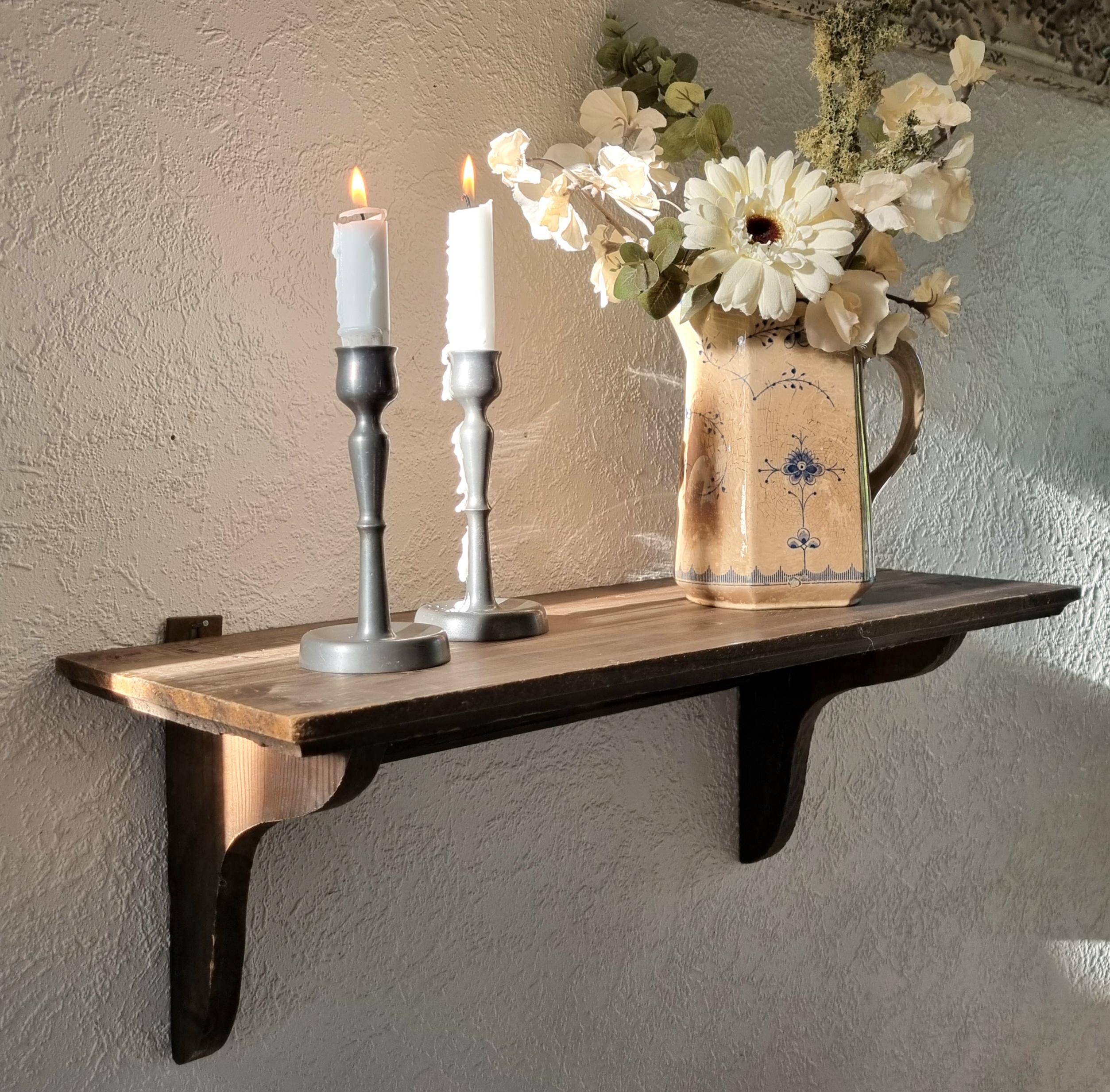 Flot gammel brun hylde med fin patina