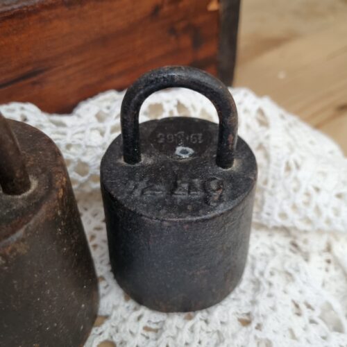 Antikt vægtlod i jern – ½ kg.