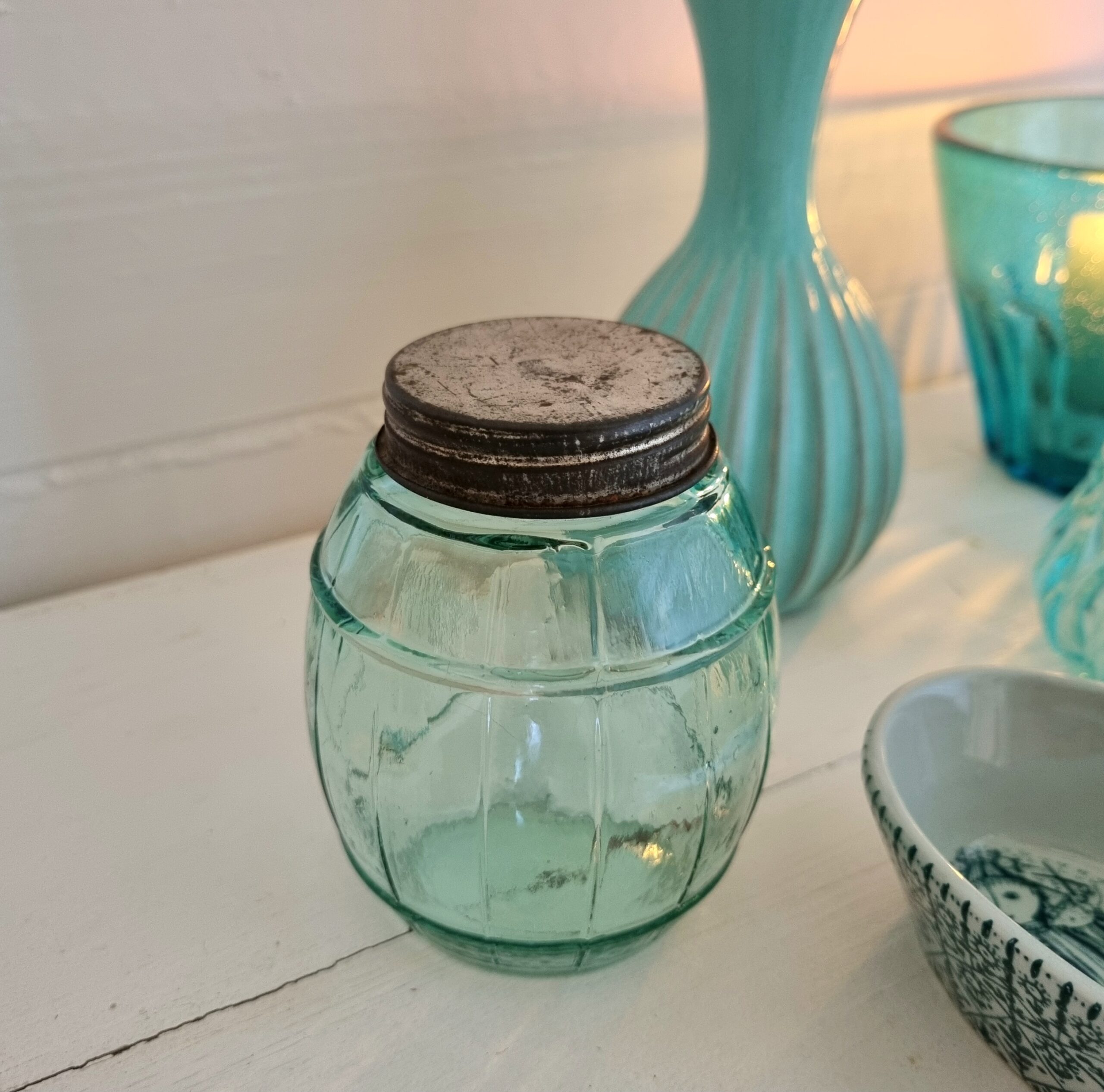 Fint grønt glas med skruelåg